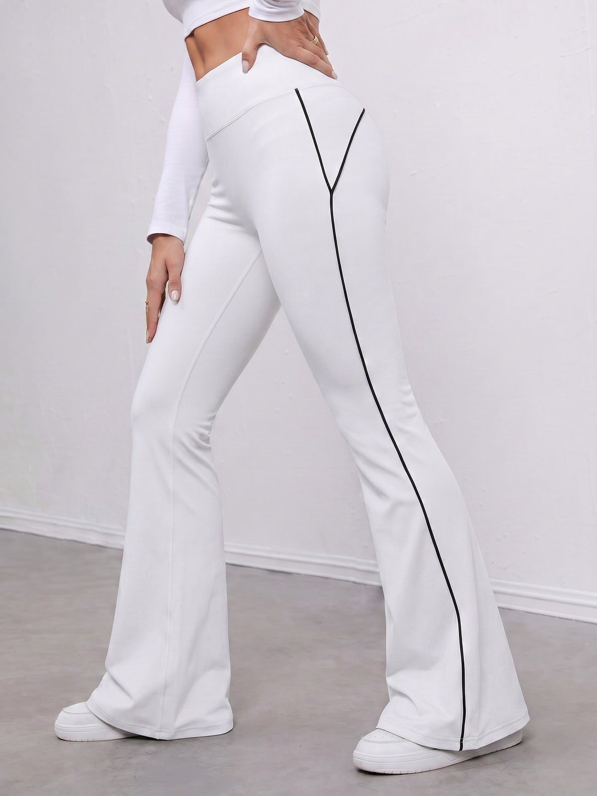 V-Front Contrast Line Flare Pants - White