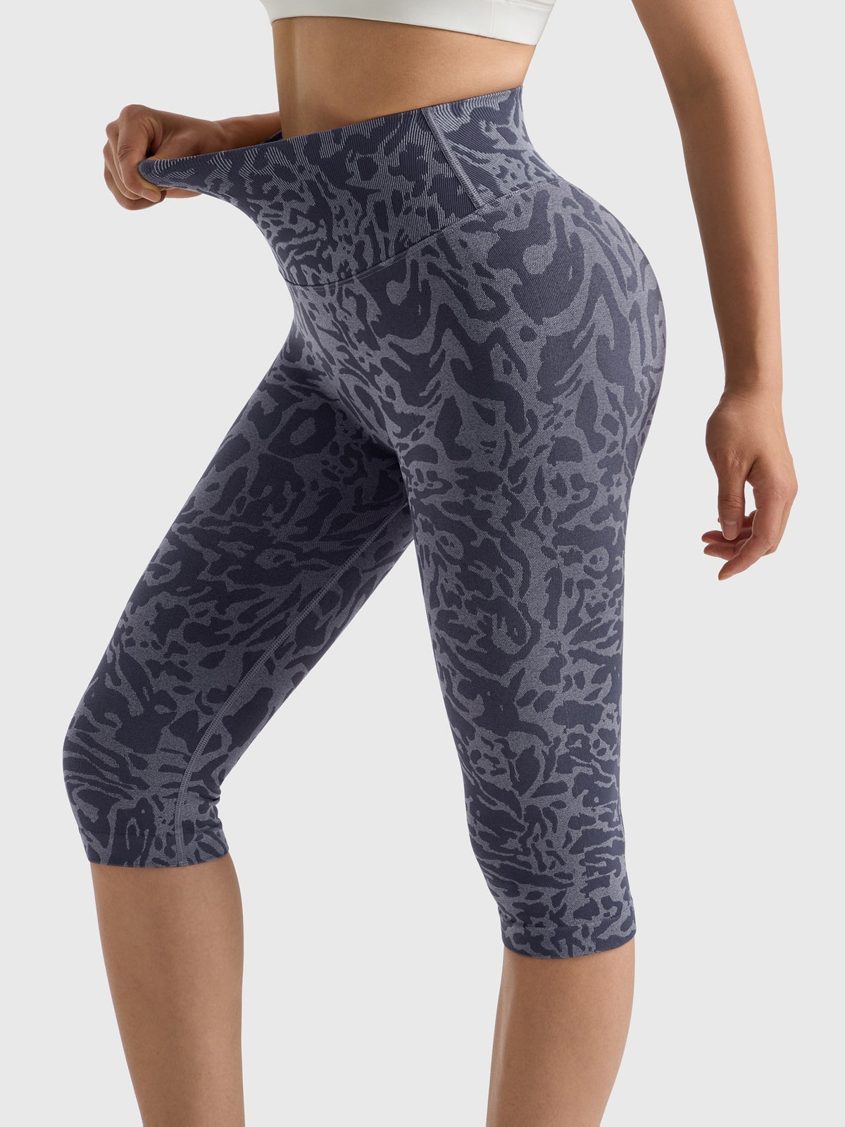 Seamless Hip Lift Cropped Leggings - Blue Print