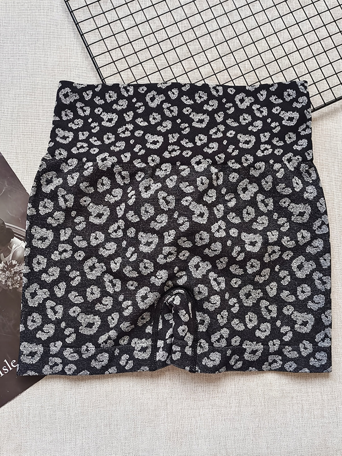 High Waist Spotted Leopard Seamless Shorts - Black
