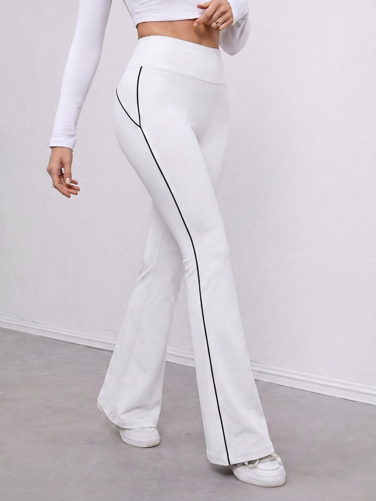 V-Front Contrast Line Flare Pants - White