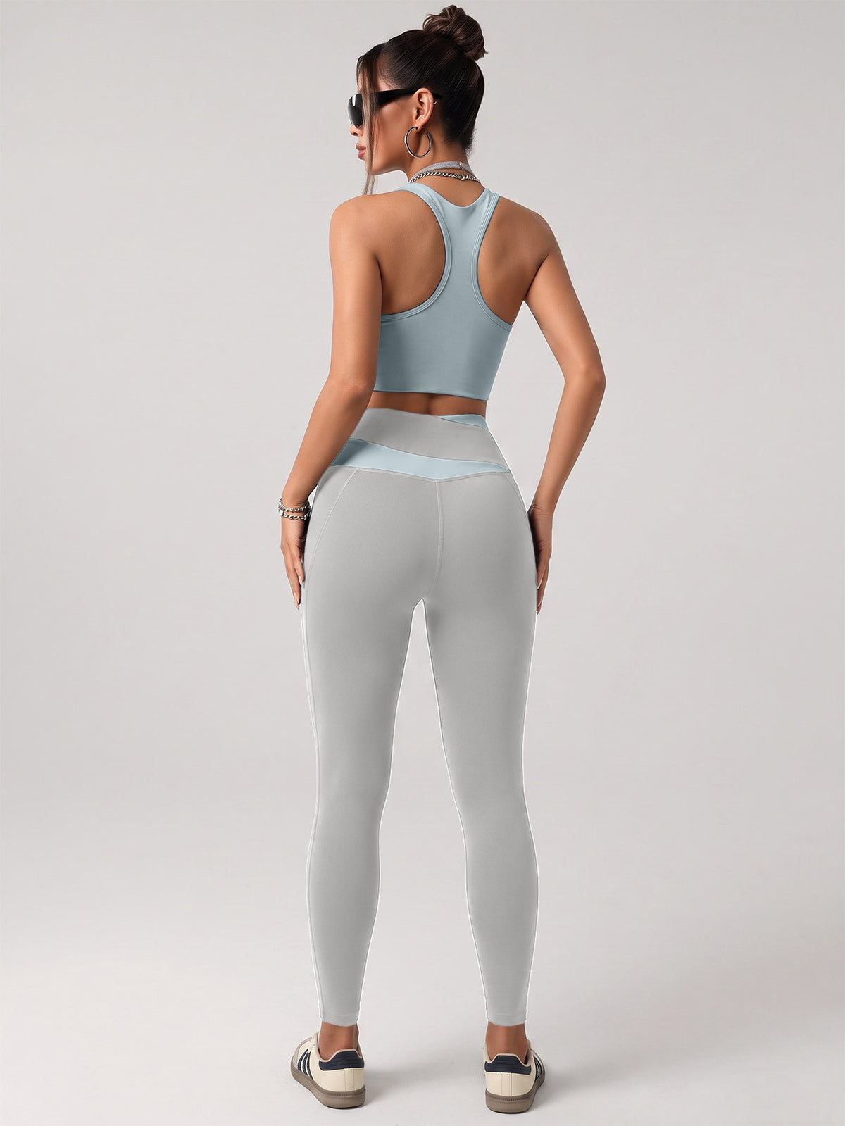 Contrast Bra & Lifting Yoga Pants Set - Light Blue & Light Grey