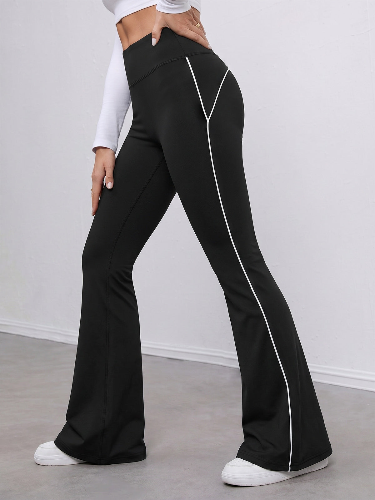 V-Front Contrast Line Flare Pants - Black