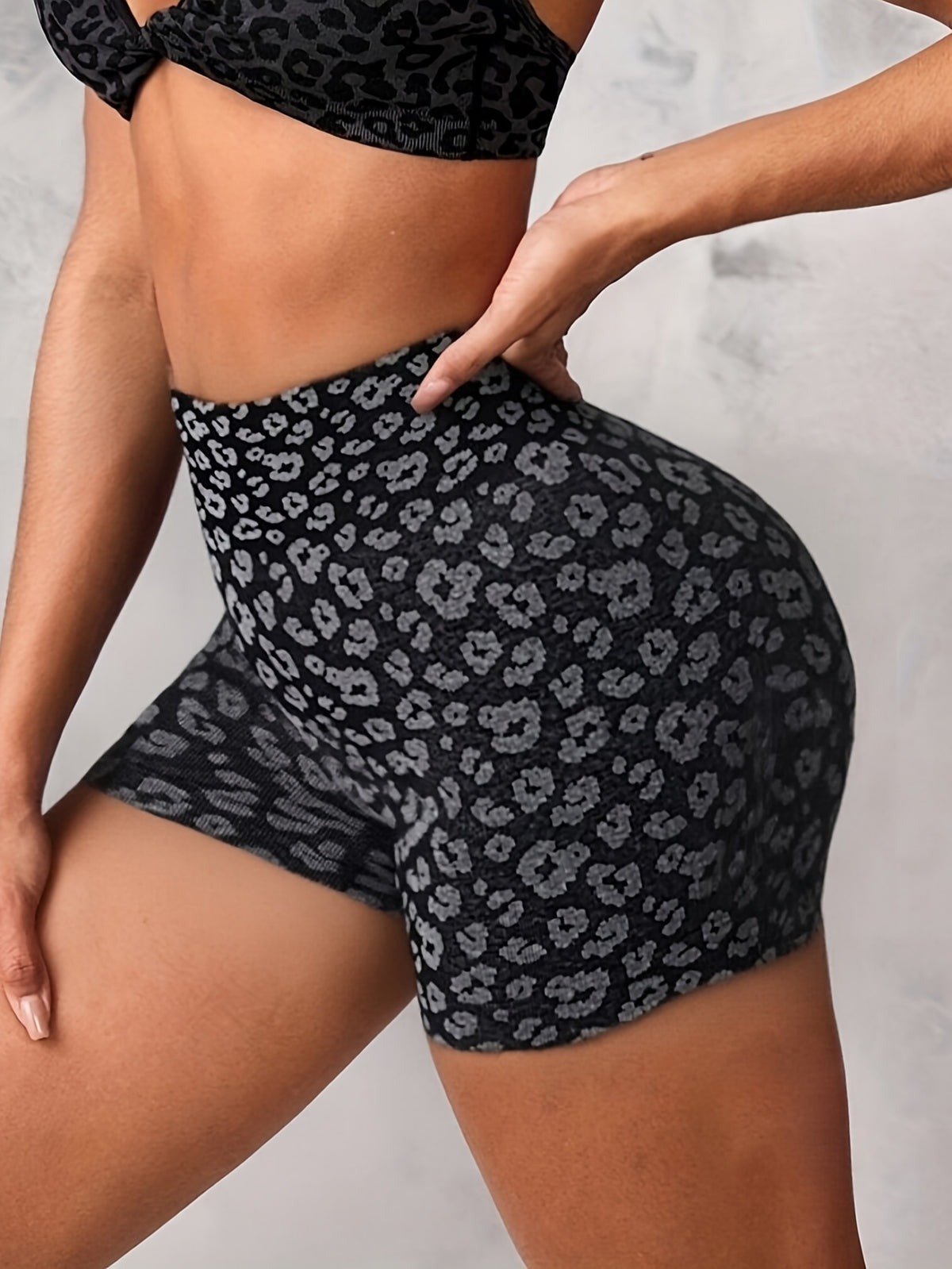 High Waist Spotted Leopard Seamless Shorts - Black