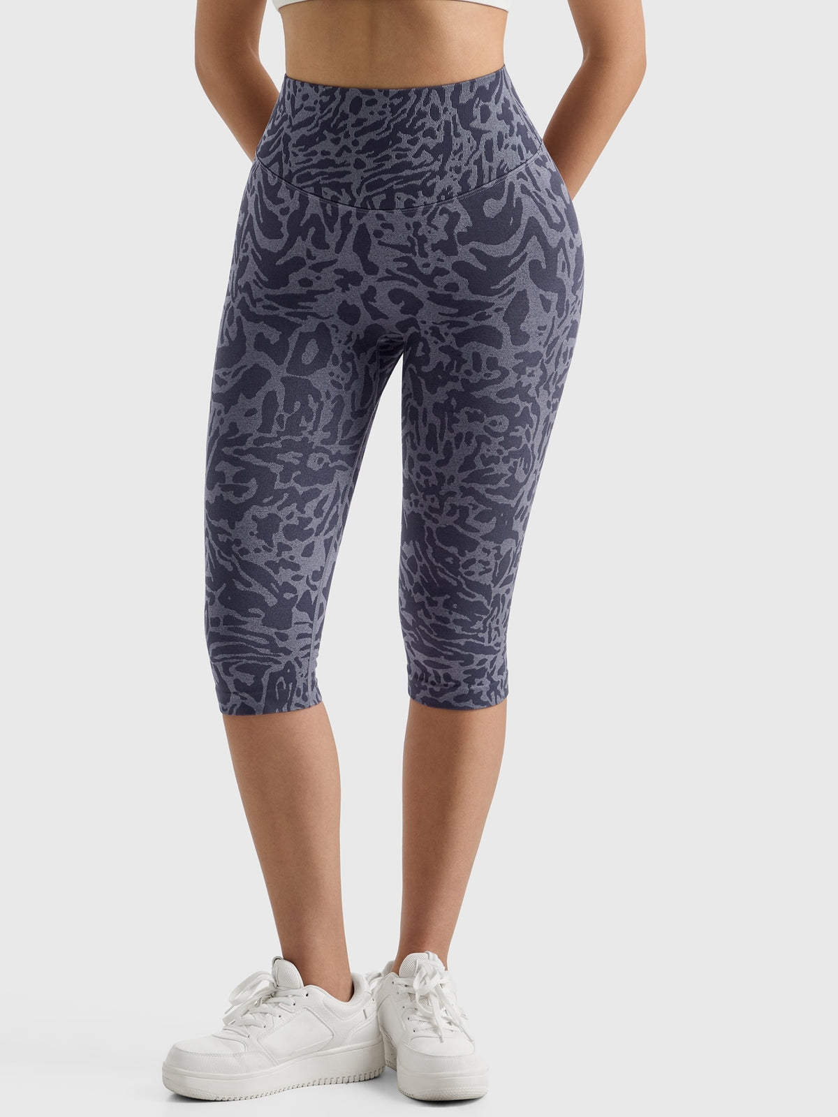 Seamless Hip Lift Cropped Leggings - Blue Print