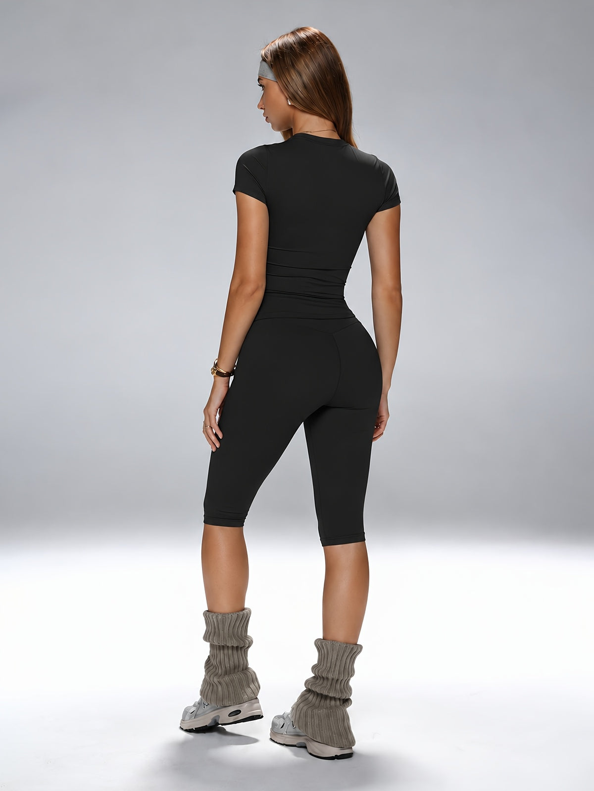 Round Neck Tee & Lifting Cropped Pants Set - Black