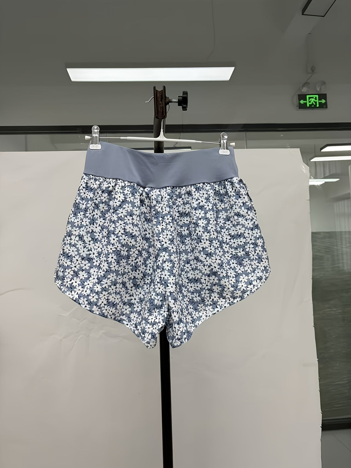 Loose Fit Yoga Shorts - Blue Floral