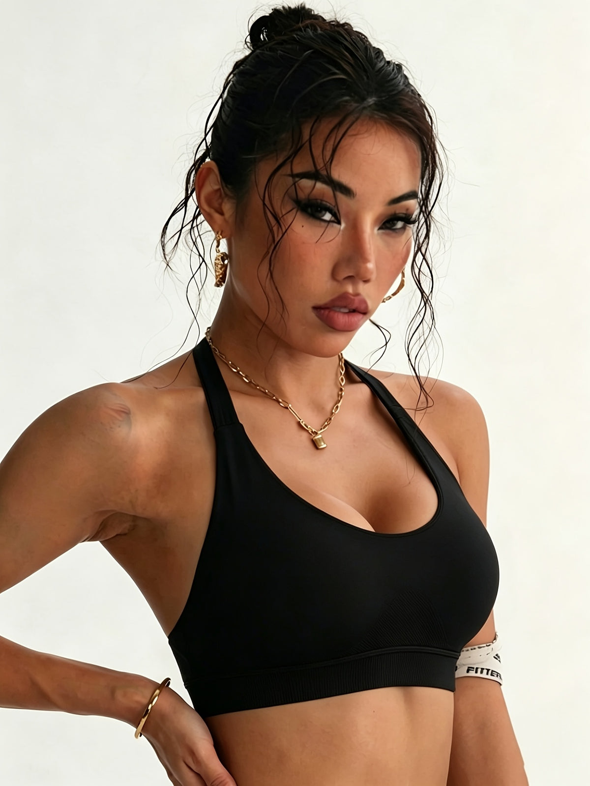 Strappy Back Solid Sports Bra - Black