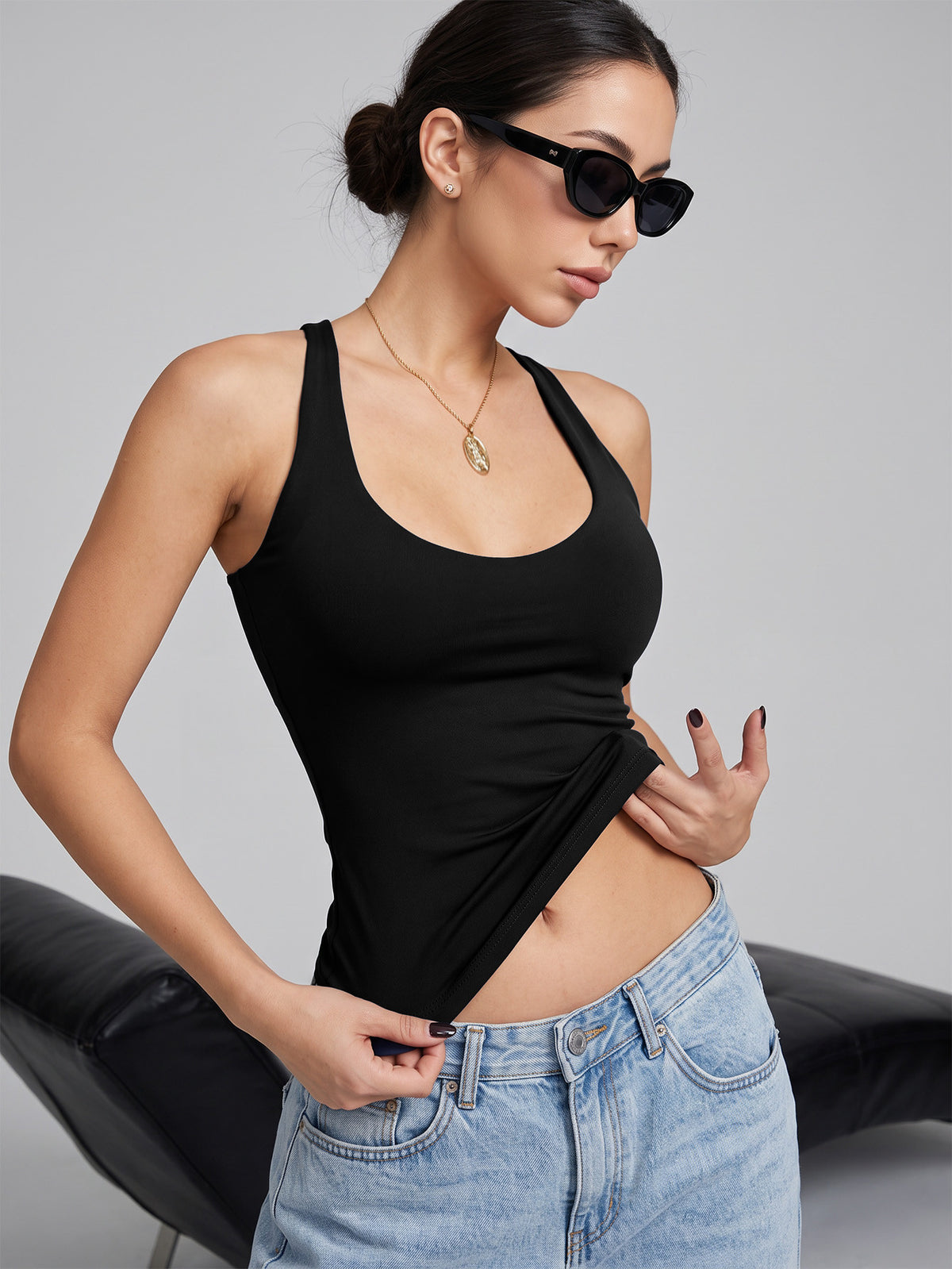 U-Neck Built-In Bra Tank Top - Black